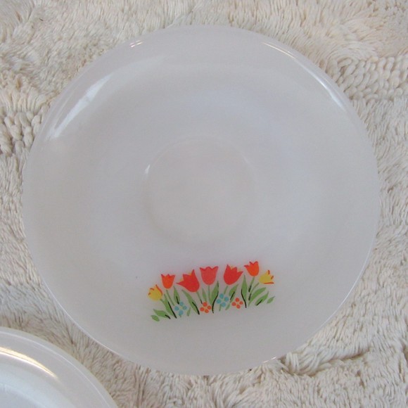 Vintage Anchor Hocking Fire King Floral Premium 6" Saucers set of 5 - Picture 4 of 8